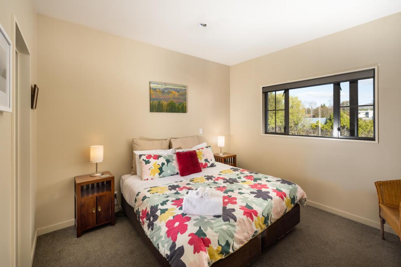 Criffel Peak View Bed And Breakfast Wanaka Exterior photo