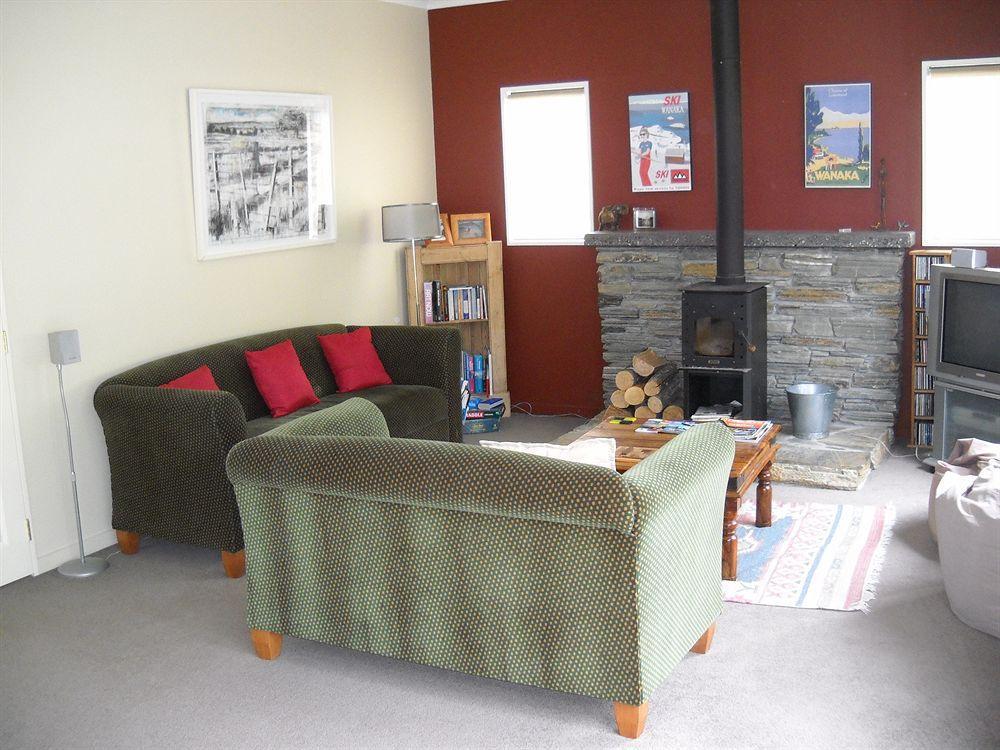 Criffel Peak View Bed And Breakfast Wanaka Exterior photo