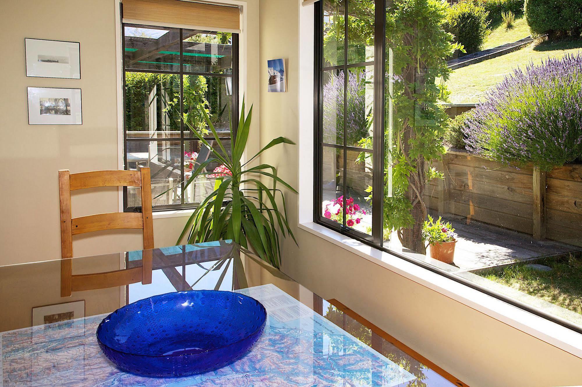 Criffel Peak View Bed And Breakfast Wanaka Exterior photo