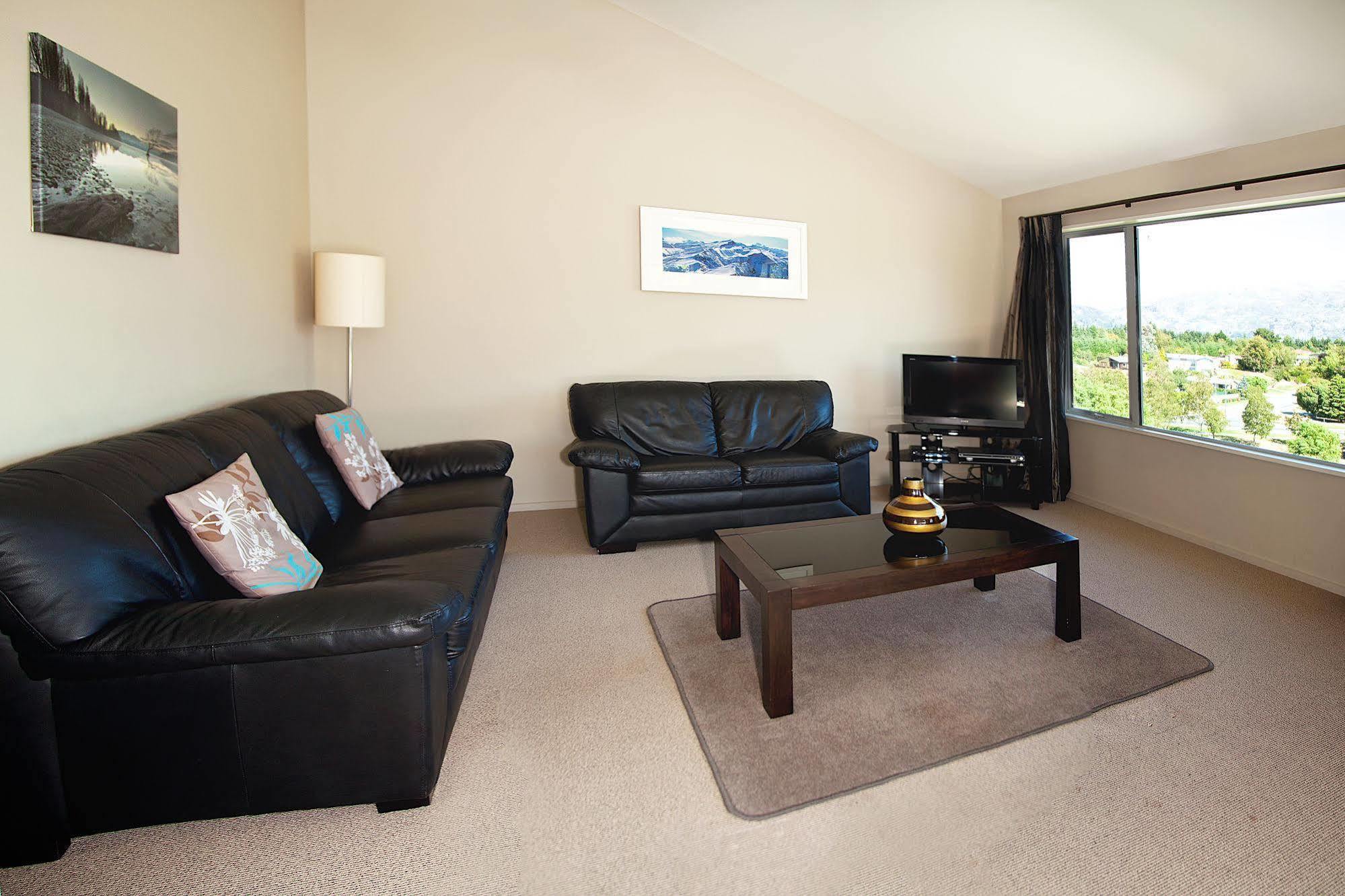 Criffel Peak View Bed And Breakfast Wanaka Exterior photo