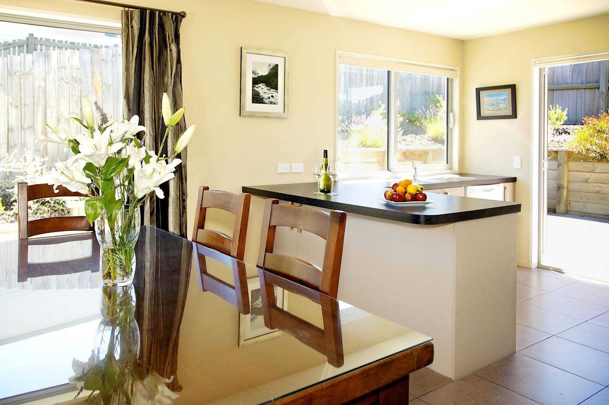 Criffel Peak View Bed And Breakfast Wanaka Exterior photo