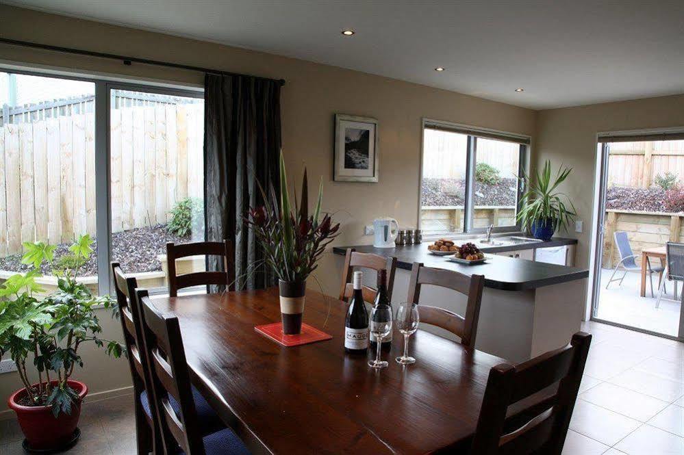 Criffel Peak View Bed And Breakfast Wanaka Exterior photo
